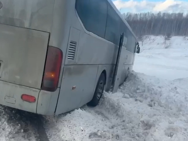 Автобус Кемерово-Новосибирск вылетел в кювет