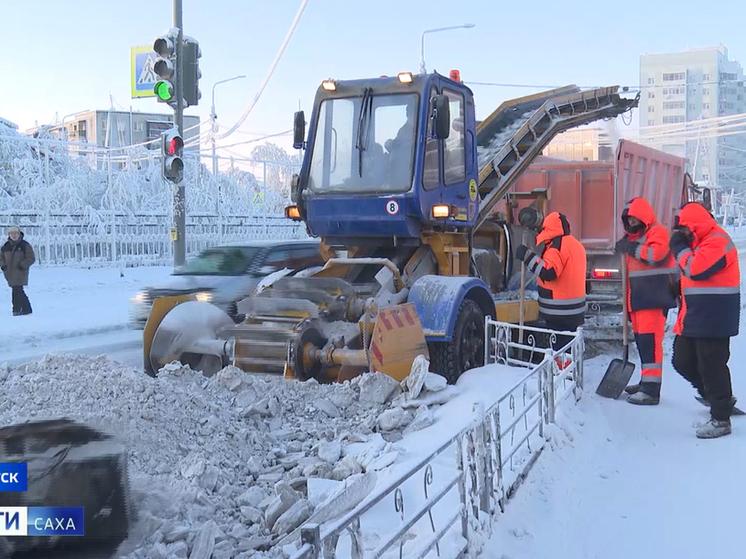 Коммунальные службы Якутска вывезли 32 тысячи кубометров снега с начала года