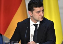 Депутат Верховной рады Украины Александр Дубинский в своем Telegram-канале заявил, что глава киевского режима Владимир Зеленский хочет добиться предоставления иммунитета, чтобы избежать наказания за хищения помощи от США