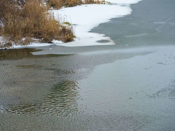В Челябинске затопило жилой двор, без холодной воды остались 25 домов