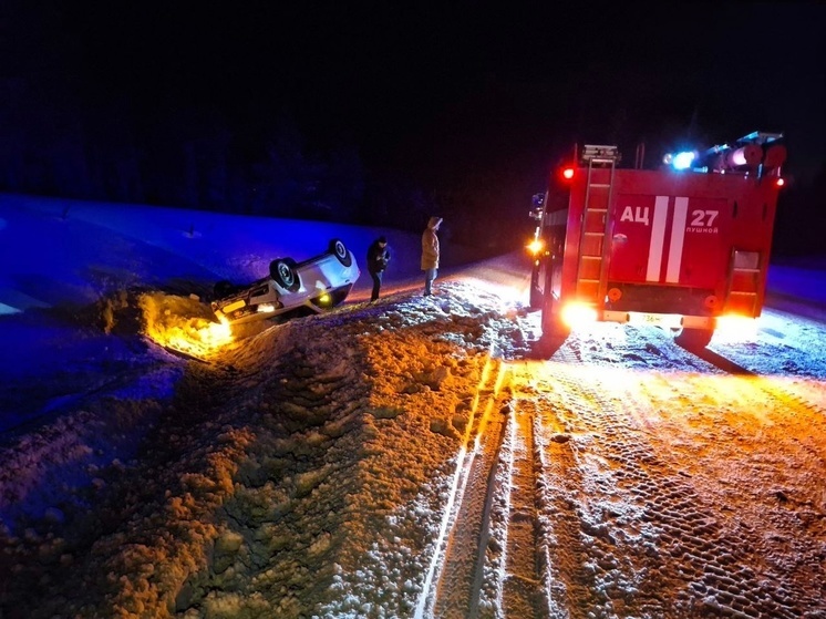 Легковушка попала в кювет на дороге ФАД Р-21 «Кола»