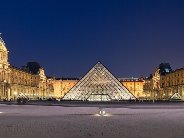 Во Франции заявили о критическом состоянии Лувра