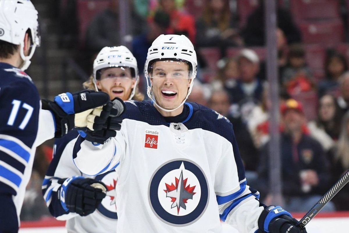 Два паса Наместникова помогли «Виннипегу» победить «Колорадо»