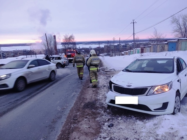 «Нива» и Kia Rio столкнулись в Самарской области утром 23 января