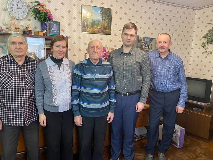 90-летний юбилей отметил ветеран труда из Локни