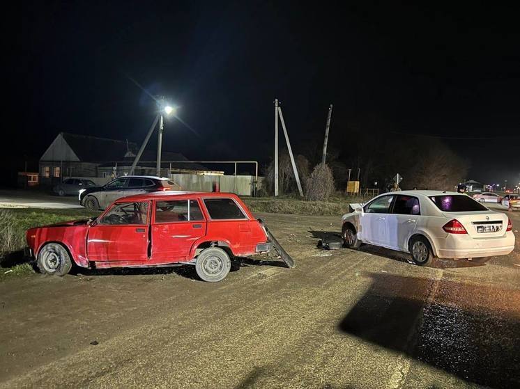 В Курском округе два человека пострадали в результате столкновения двух автомобилей