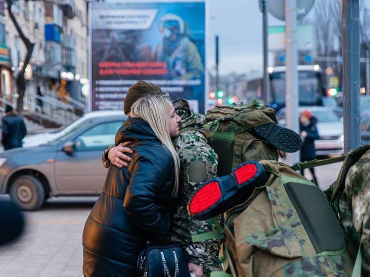 Кадрами прощания с уходящими в зону СВО липчанами поделился мэр Ченцов