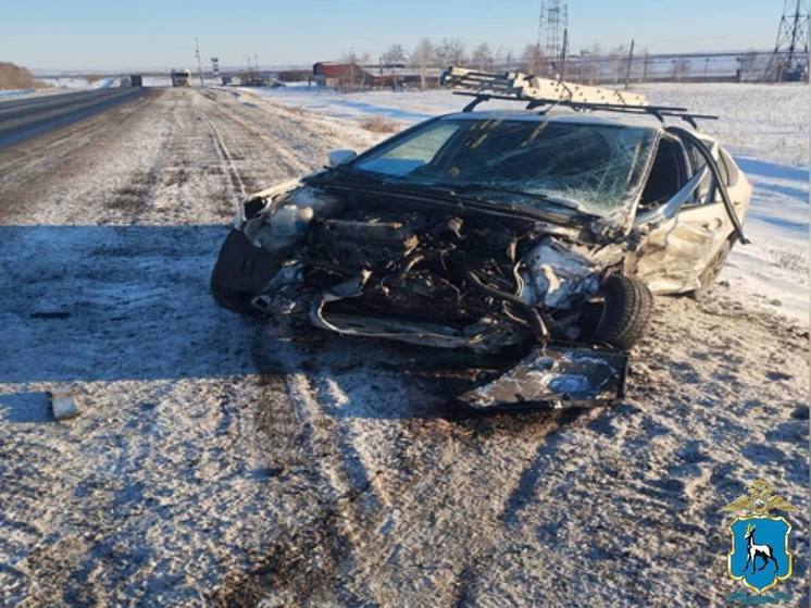 2 человека пострадали в ДТП с «Ладой» и грузовиком в Самарской области 22 января