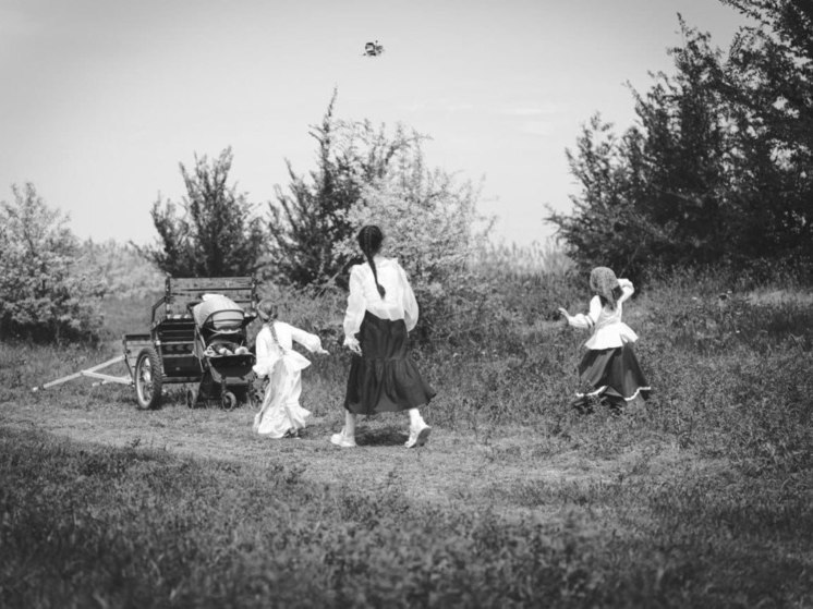 «Репортажные открытки»: астраханский фотограф показывает жизнь города в моментах