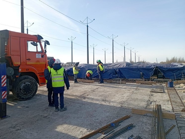 В Луганске возведение второй очереди моста в створе улицы Советской близится к завершению