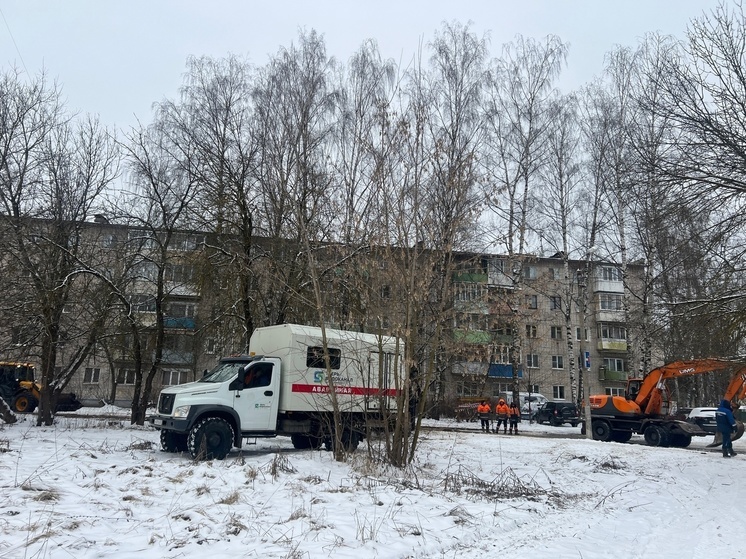 На улице Склизкова в Твери устранили прорыв трубы