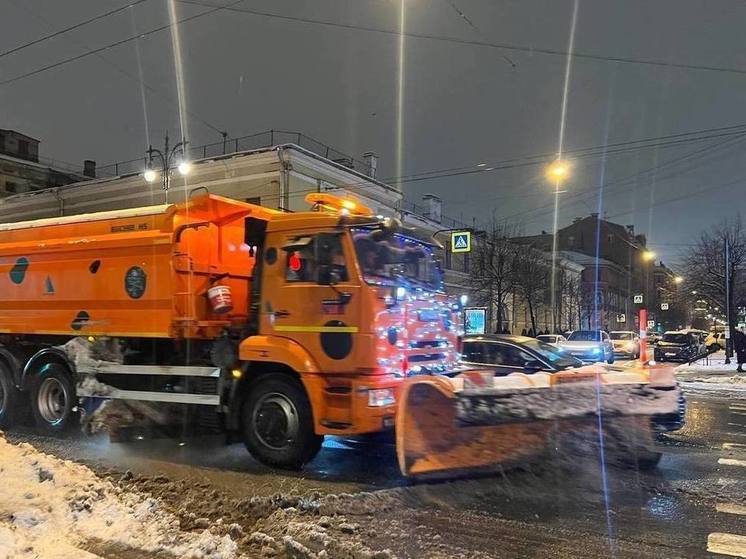 Больше  150 единиц техники выехали на уборку Мурманска за минувшие сутки