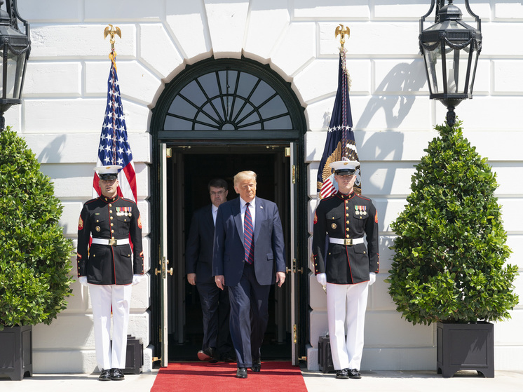 Согласно указу Трампа, заключенных-трансгендеров будут сажать в мужские тюрьмы