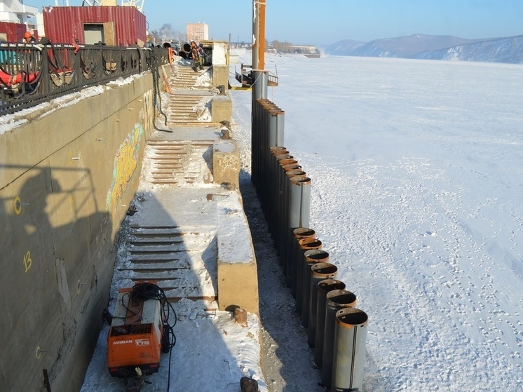 В Комсомольске-на-Амуре реконструируют причальную стенку у Речного вокзала