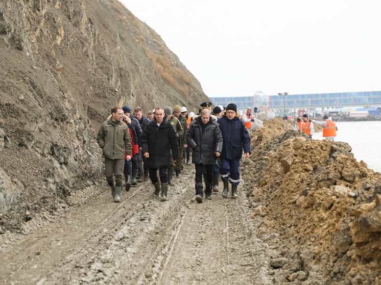 Вице-премьер Правительства РФ и губернатор Кубани прибыли в Темрюкский район