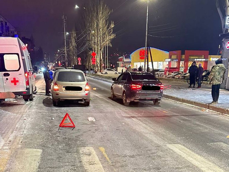 В Воронеже водитель сбил семью с годовалым ребенком на «зебре»