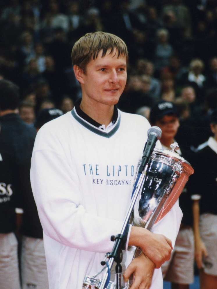 Теннисист Кафельников пошутил про рекорды хоккеиста Овечкина