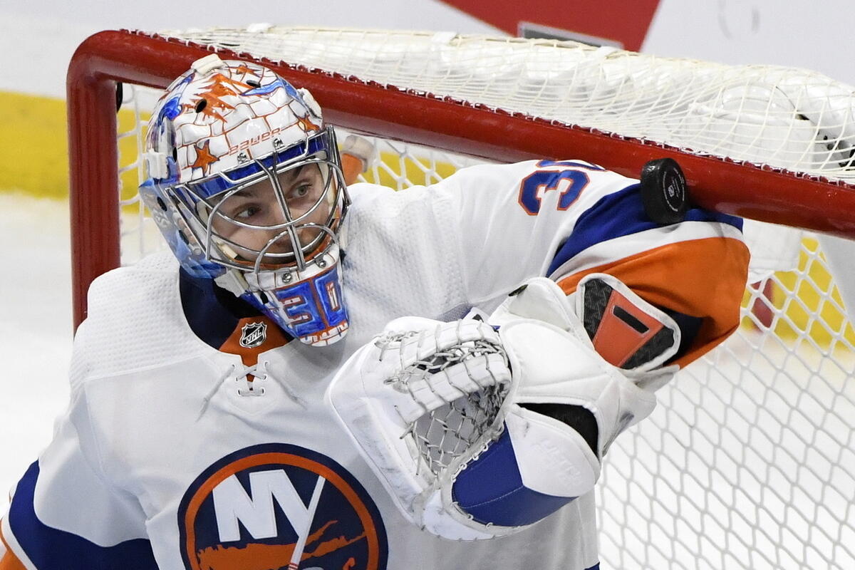 Пас Романова и сейвы Сорокина помогли «Айлендерс» победить «Филадельфию»