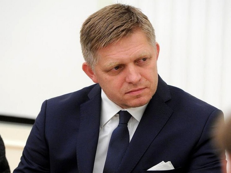 Фицо: Украина потеряет треть территории и будет оккупирована иностранными войсками