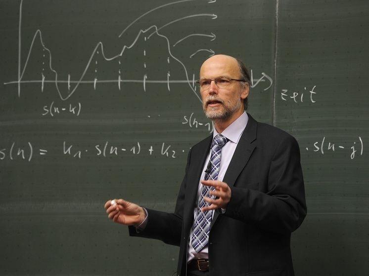 Калужские педагоги продолжат получать федеральную выплату