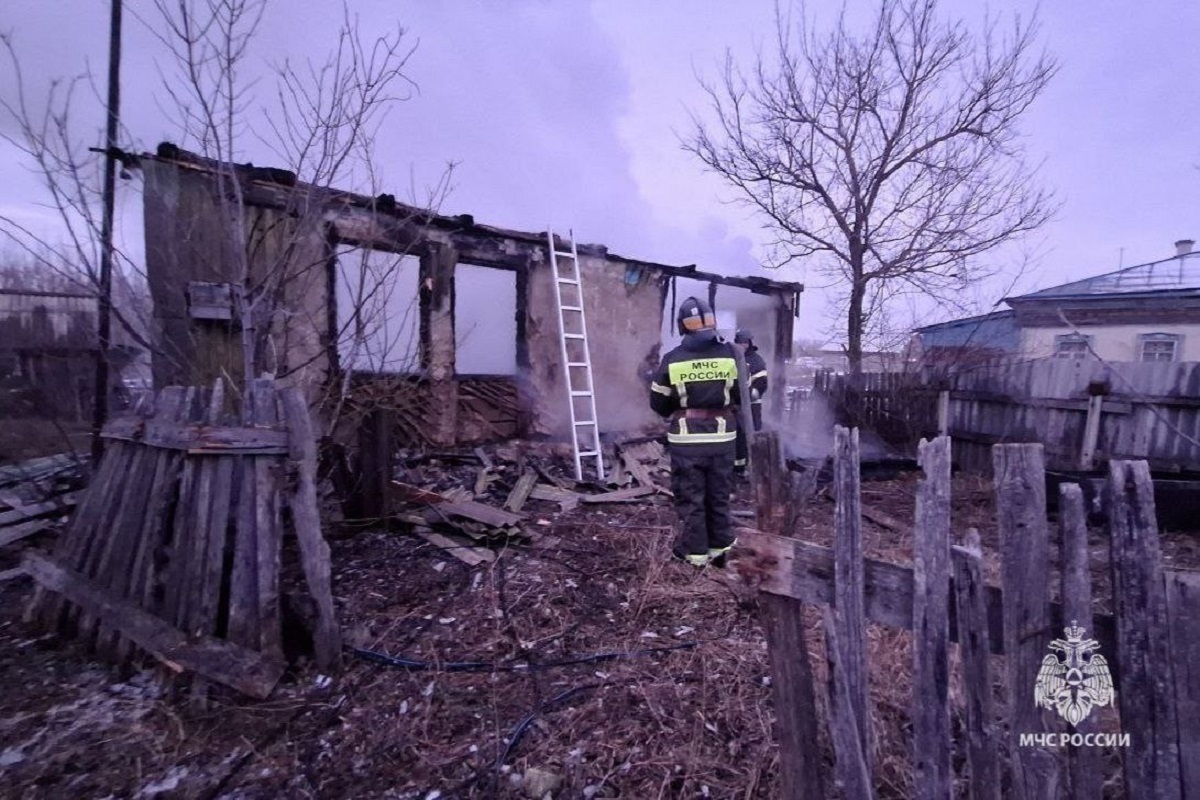 Мужчина погиб при пожаре в частном доме в Волгоградской области