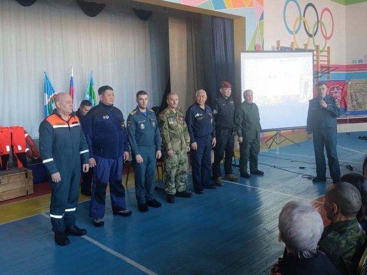 Прошел Урок мужества в Томпонском районе в рамках акции "Эстафета памяти"