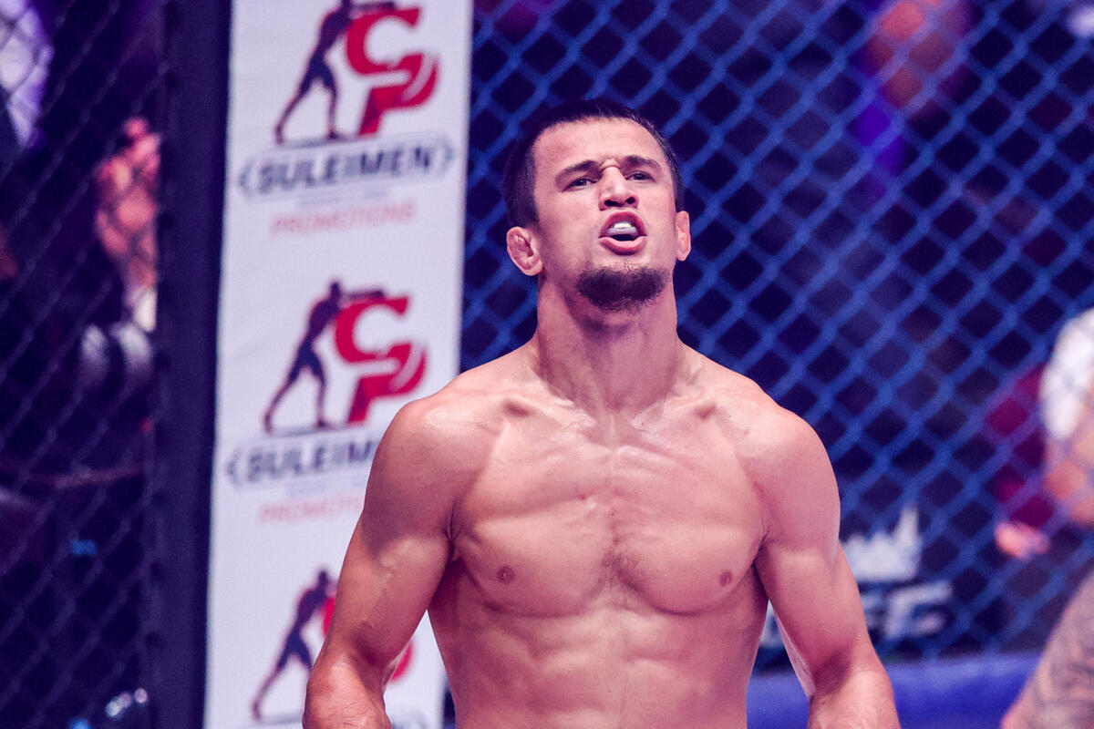 Усман Нурмагомедов победил Хьюза и в третий раз защитил пояс Bellator