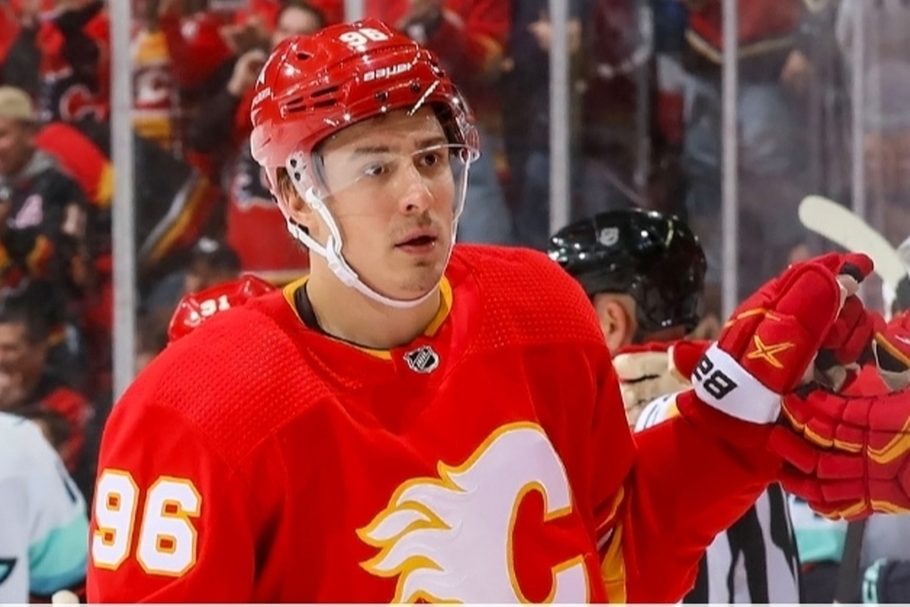 Андрей Кузьменко признан первой звездой дня в НХЛ