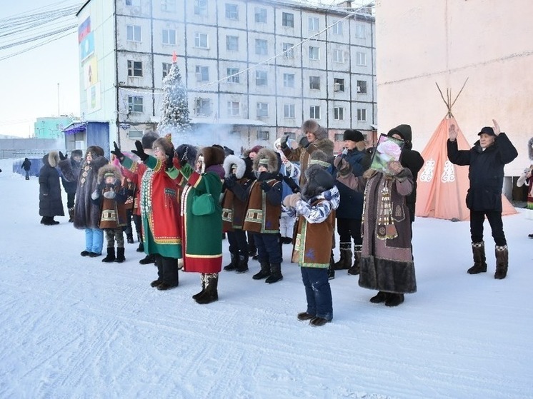 Каждый год встреча Солнца становится одним из самых значимых праздников для народов Севера, символизируя пробуждение природы после долгой полярной ночи и возвращение света, тепла и жизни