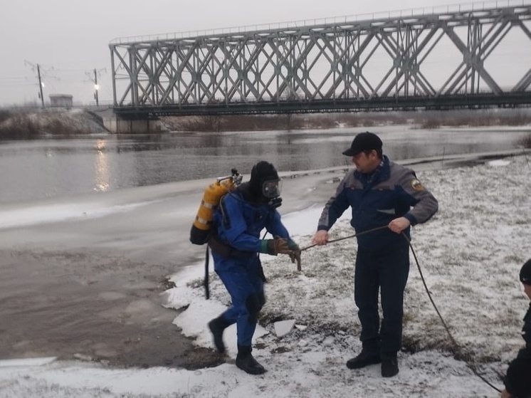 Ярцевские водолазы тренировались на реке Вопь