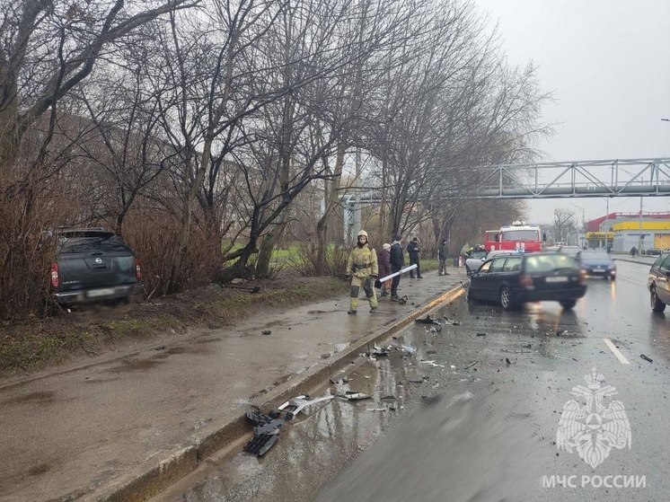 Калининградские спасатели реагировали на ДТП в городе