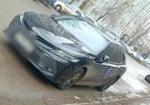 В полицию поступило сообщение о том, что в районе Кубанского моста неизвестные, передвигаясь в составе свадебного кортежа, произвели несколько выстрелов в воздух