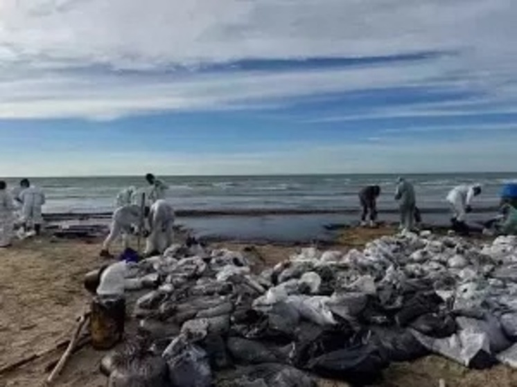 Загрязненный мазутом песок из Краснодарского края завезли в Ростовскую область
