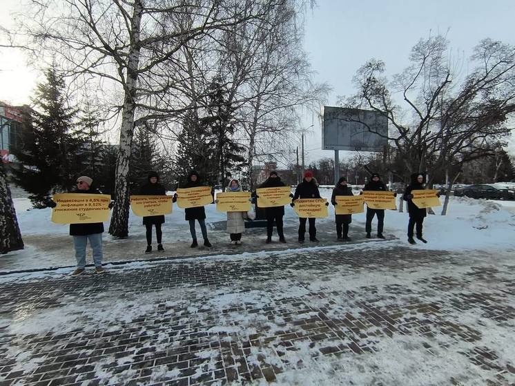 Голодный студент знаниям не товарищ: молодые алтайские социалисты потребовали повысить размер стипендии