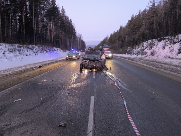 Под Златоустом в аварии погибли водитель и пассажир Lada Granta