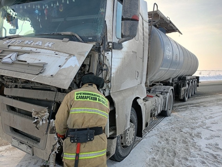 Две машины столкнулись на трассе M-5 в Самарской области днем 26 января