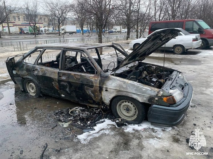 Три автомобиля пострадали при пожаре в Вологде