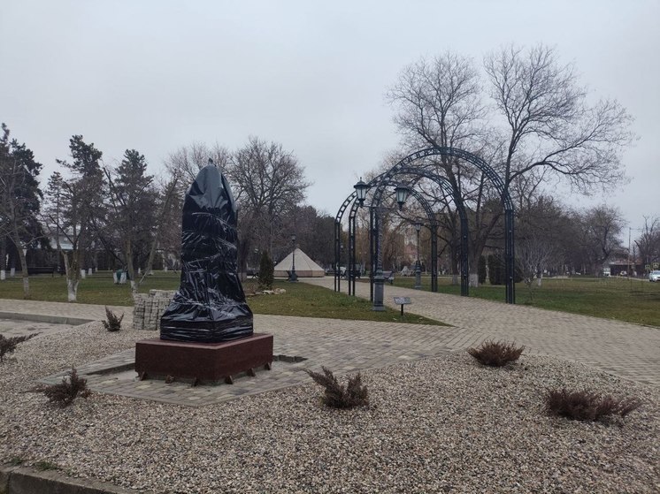 В сквере Георгиевска устанавливают бюст Героя Советского Союза Петра Однобокова