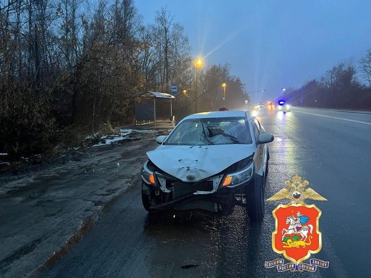 Автомобиль такси сбил пенсионерку в Подмосковье, женщина скончалась