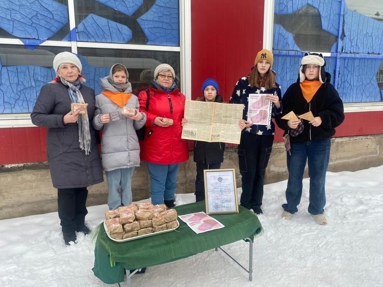 В Онежском округе активисты провели акцию «Блокадный хлеб»