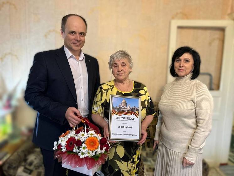 Блокадники, проживающие в ЛНР, получили денежные сертификаты на двадцать пять тысяч рублей