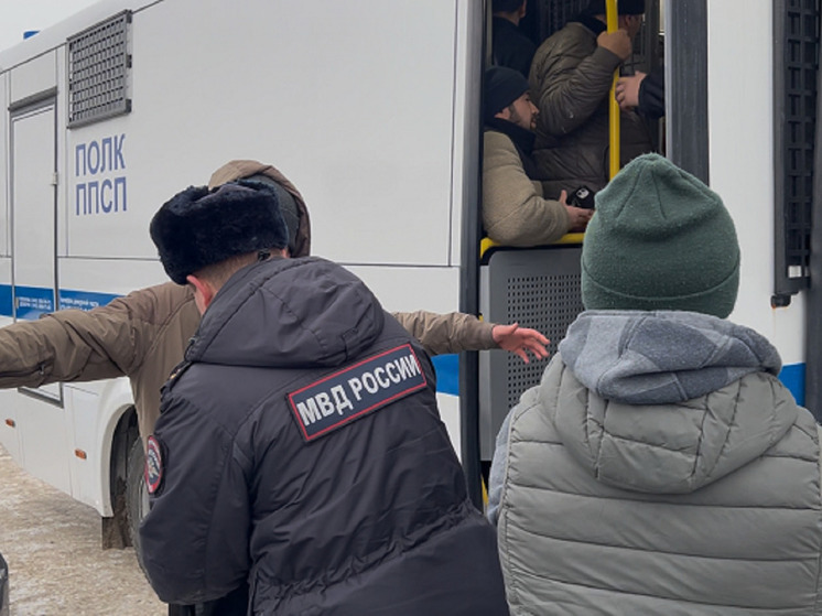 19 мигрантов доставили в полицию после рейда в Екатеринбурге