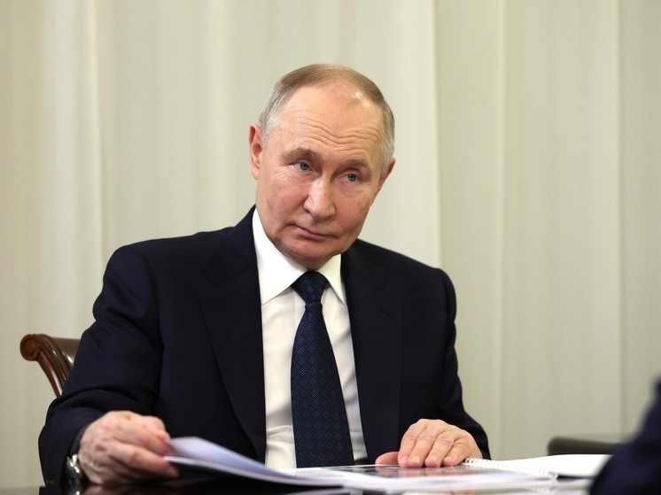 Путин во время поездки в Петербург отметил сокращение уровня бедности на треть