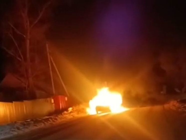 В округе Шаховская вспыхнула легковушка прямо на дороге