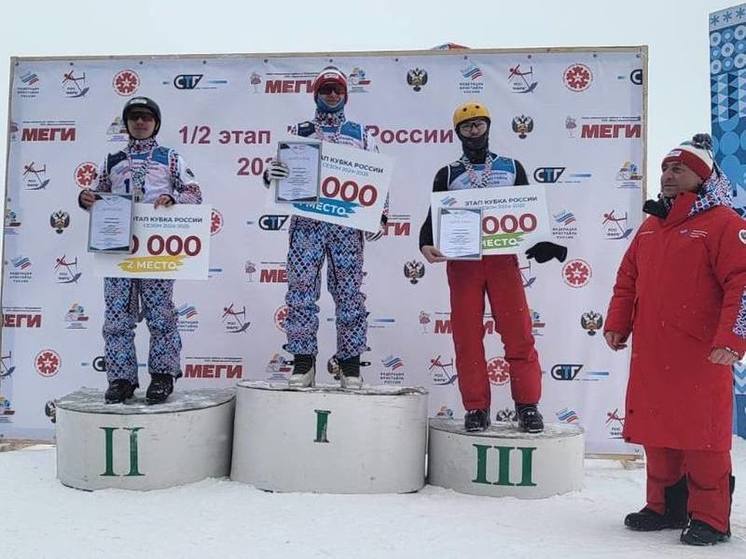 Максим Буров выиграл «золото» на этапе Кубка по фристайлу