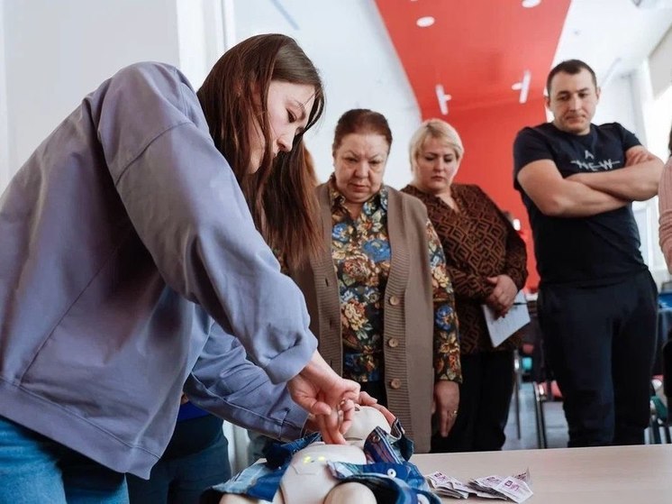 Родители из Новгорода научились оказывать первую помощь детям