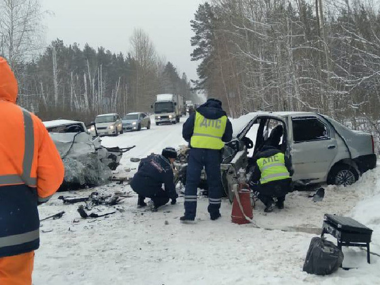 Три человека погибли и два пострадали в жестком ДТП на трассе в Алтайском крае