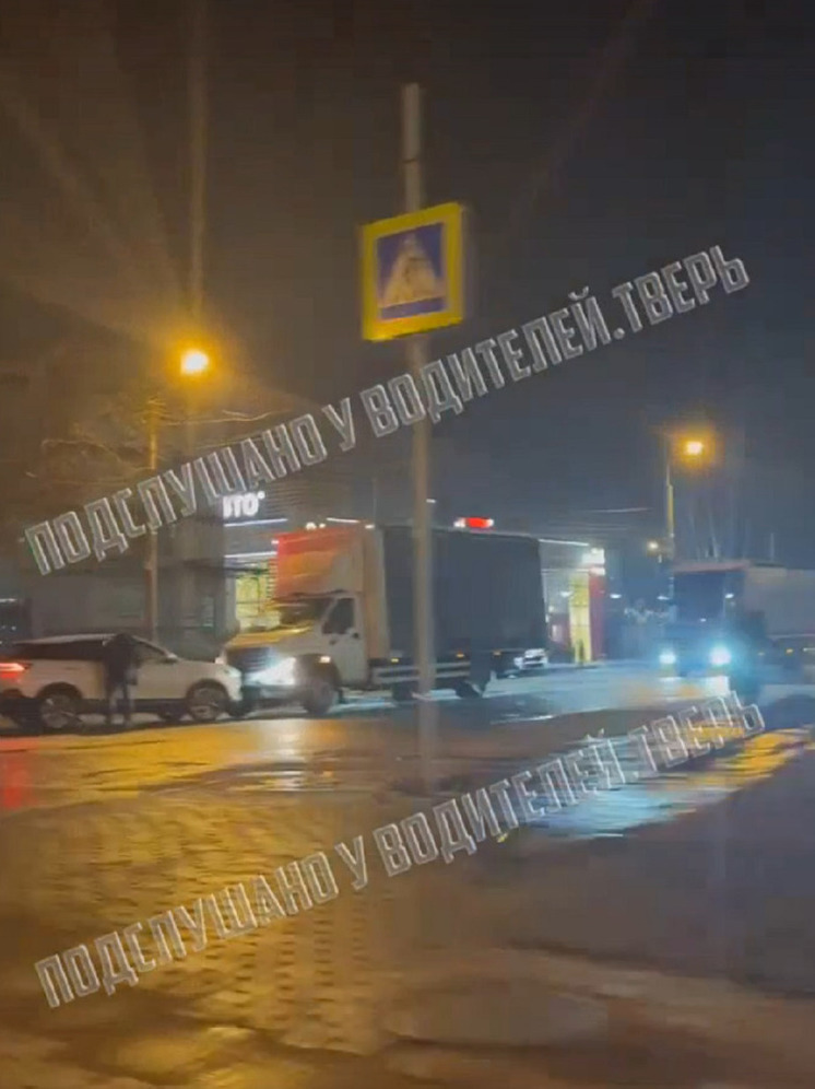 В Твери водитель кроссовера загадочным образом попал в ДТП