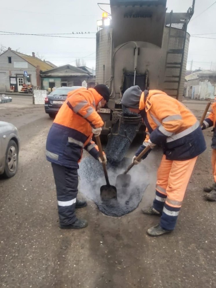 В Астрахани продолжится ямочный ремонт на дорогах