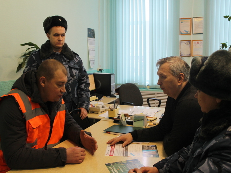 Служба занятости населения провела прием в ивановской колонии